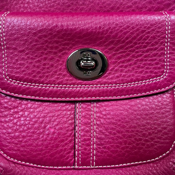 Adorable Coach Swing Pack Convertible Fuchsia Pink Pebbled Leather Crossbody Bag - Picture 3 of 8